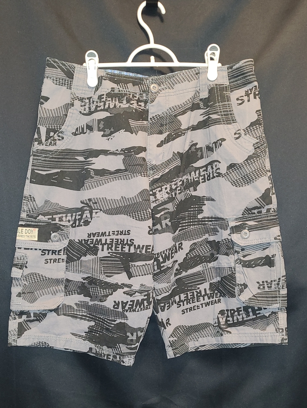 Boule & Doy brand cargo shorts Gray & Black Streetwear Cargo Shorts Size 36